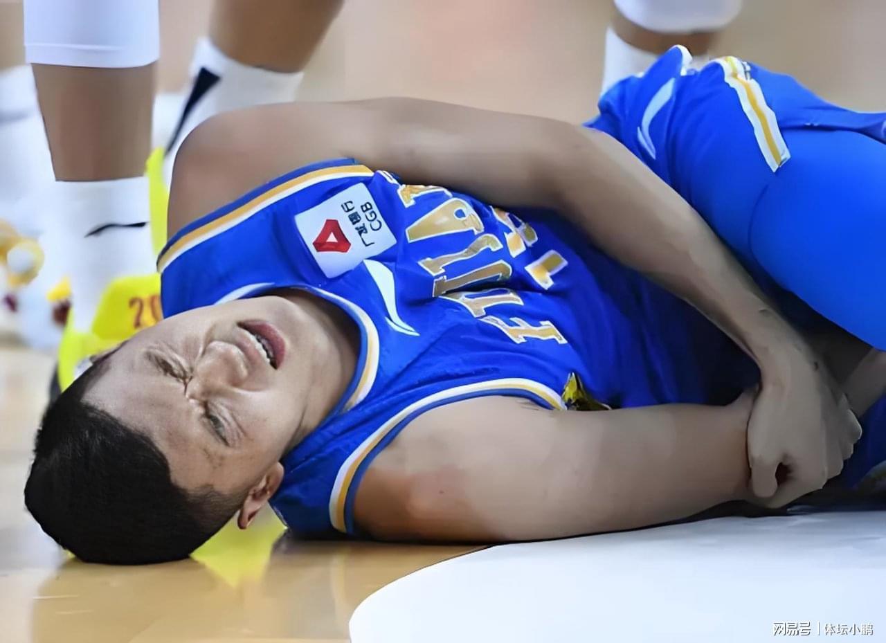 山东男篮引援再引争议！两年仅打10场，31岁全明星带伤顶薪加盟